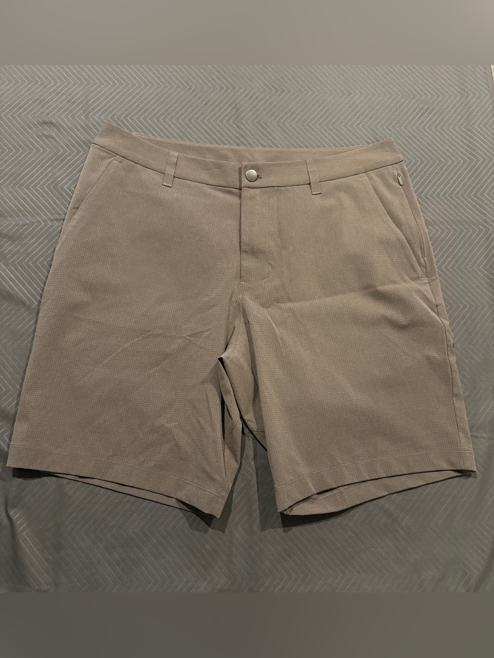Lululemon Men’s ABC Classic-Fit Short 9" WovenAir Grey Sage Size 34